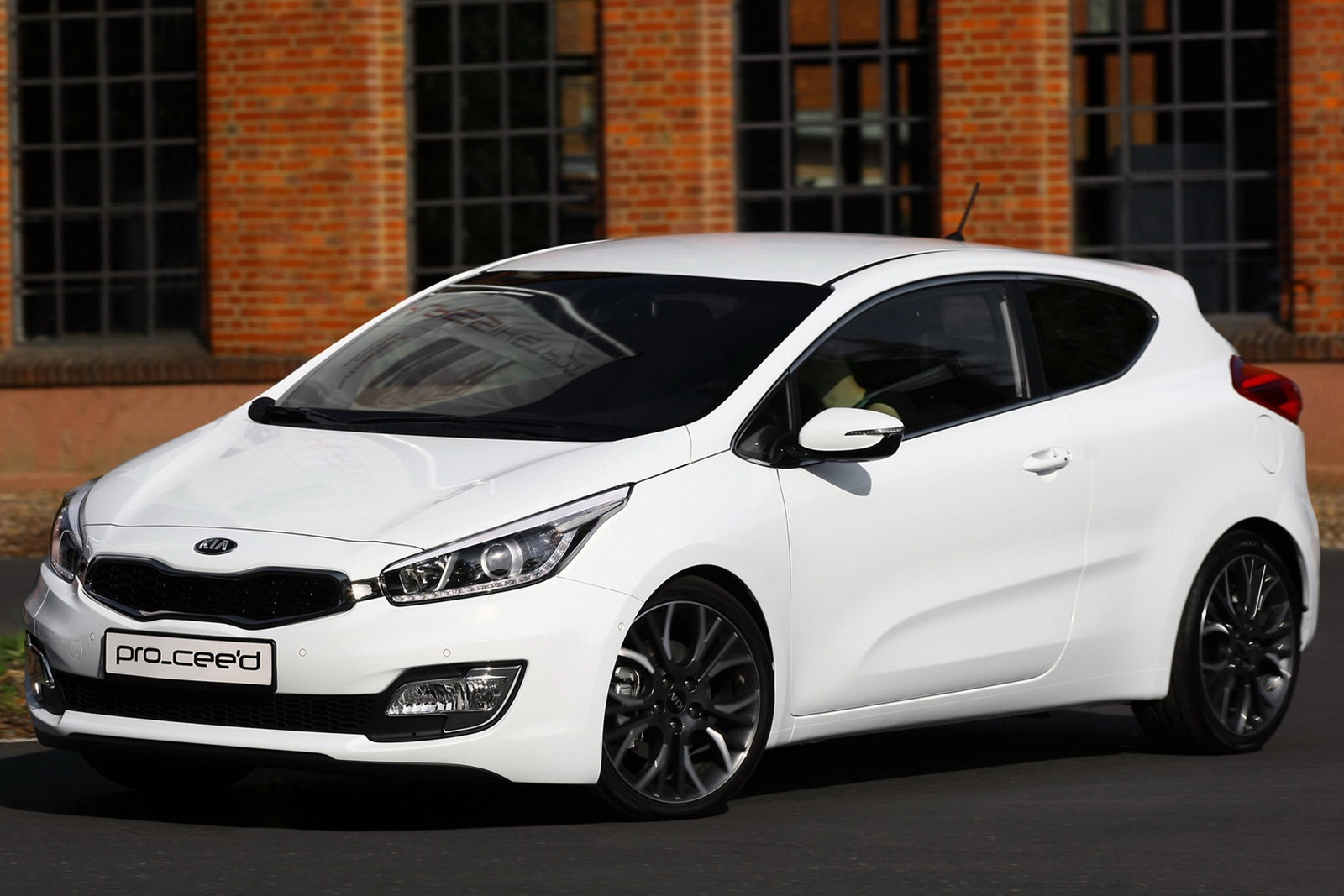2013-Kia-Pro-Ceed-1[2]