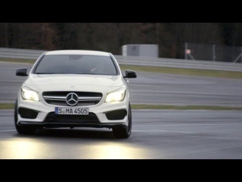 Video: Mercedes CLA 45 AMG na závodní trati